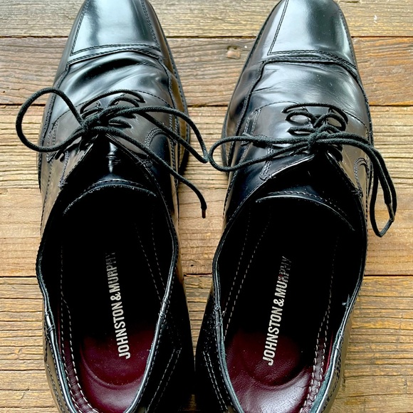 Johnston & Murphy black cap toe dress shoe in size 11 M - Picture 2 of 4